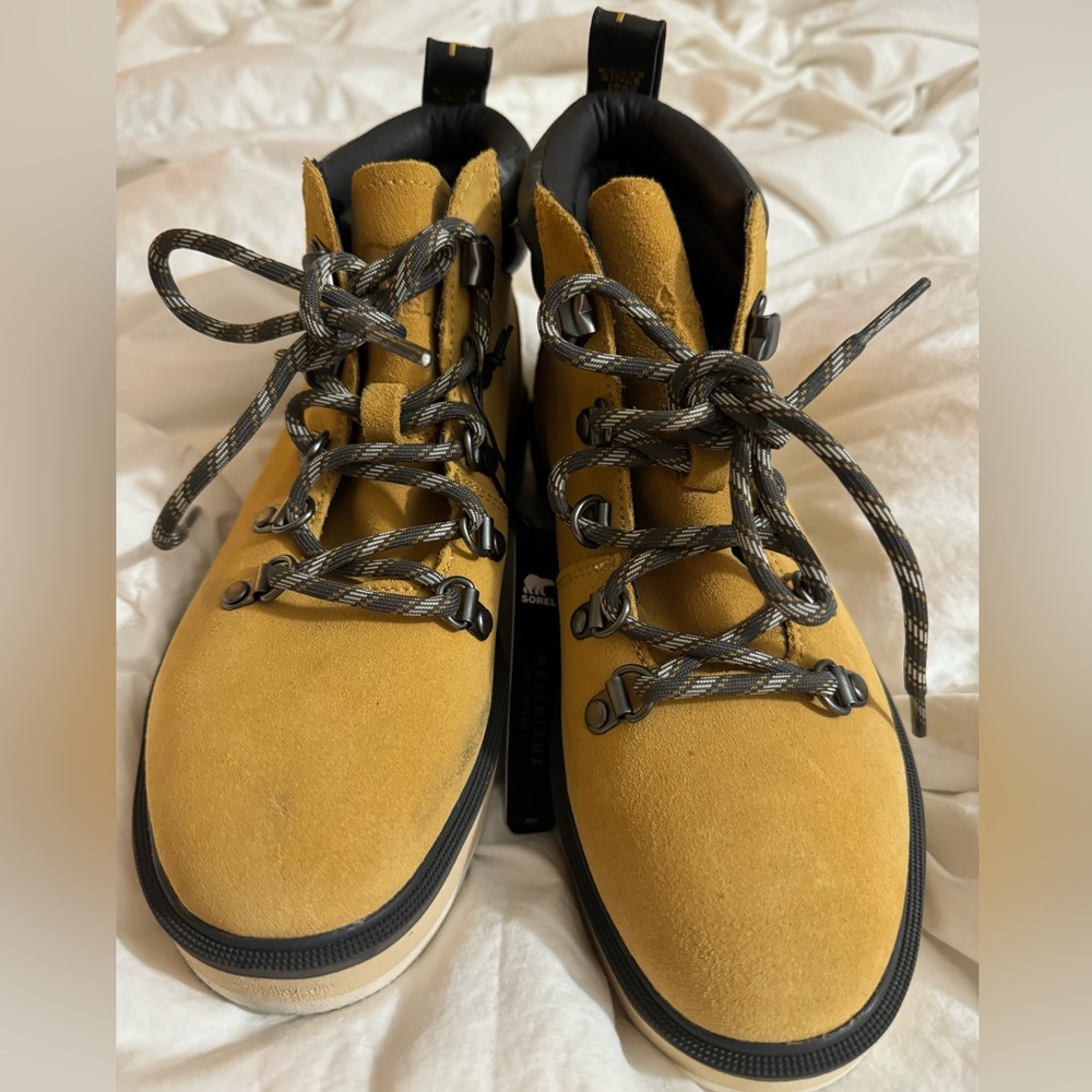 New with tags Sorel boots